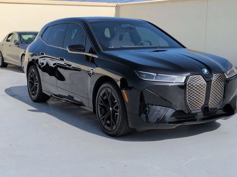 Used 2022 BMW iX xDrive50 w/ Premium Package AWD/4WD image 3