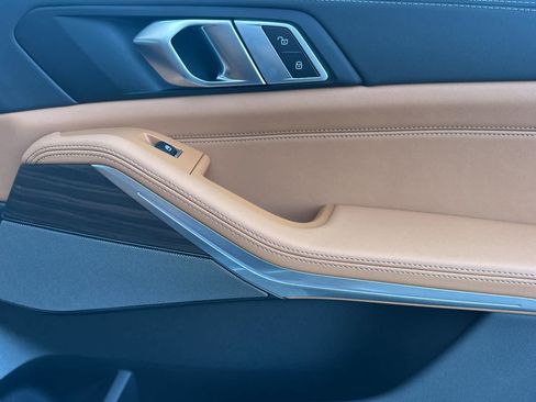 Used 2026 BMW X5 xDrive50e image 19