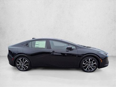 New 2026 Toyota Prius Plug-In Hybrid FWD image 4