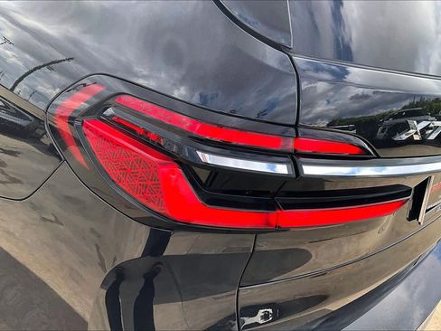 Used 2025 BMW X7 xDrive40i image 27