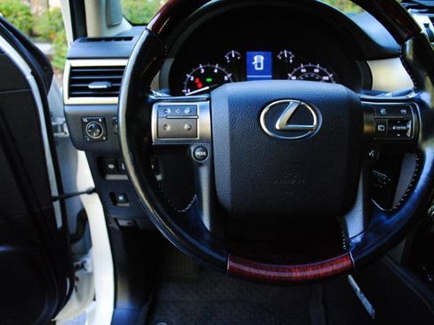 Used 2016 Lexus GX 460 Luxury w/ Preferred Accessory Package image 33