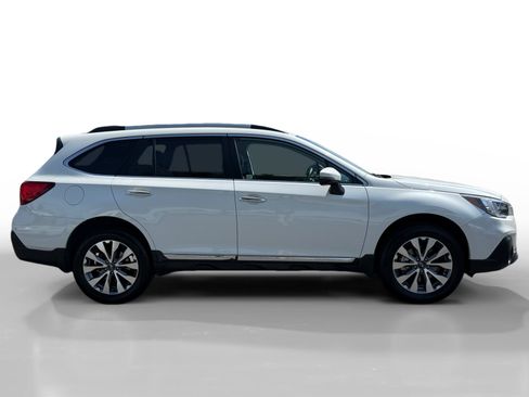 Used 2018 Subaru Outback 2.5i Touring w/ Popular Package #3 AWD/4WD image 6