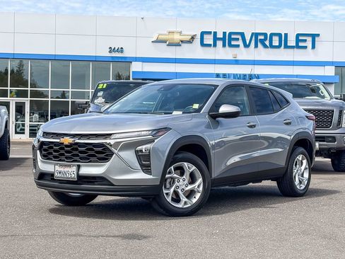 Used 2024 Chevrolet Trax LS w/ LS Convenience Package FWD image 1