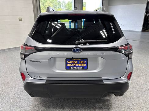 Used 2025 Subaru Forester Premium AWD/4WD image 6