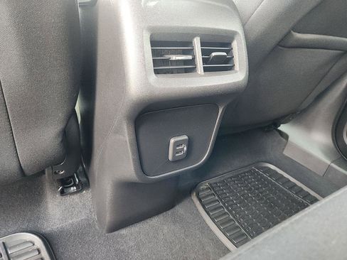 Used 2022 Chevrolet Equinox LT image 12