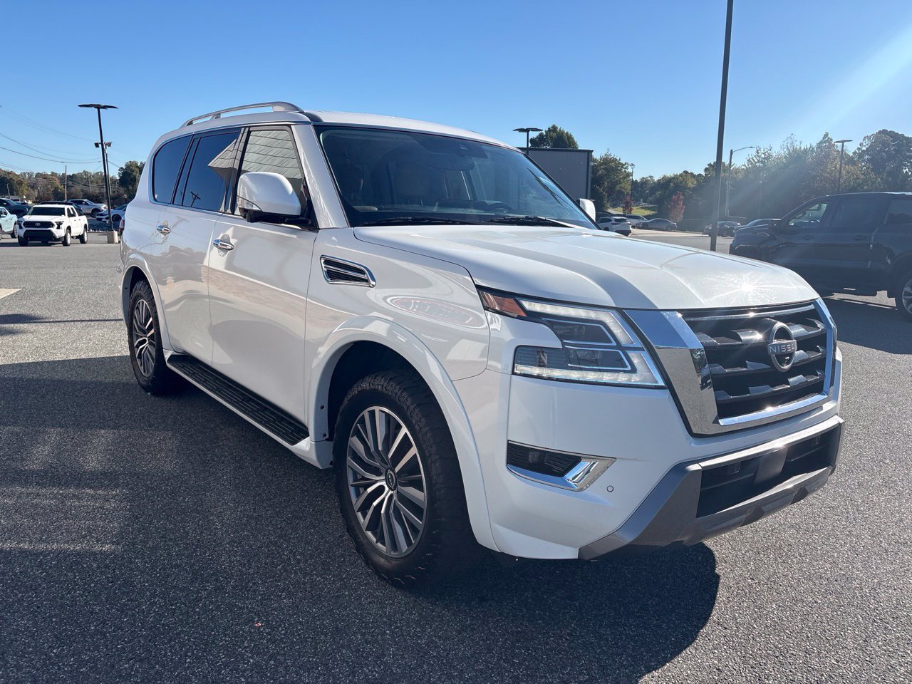 Used 2024 Nissan Armada SL w/ Captain's Chairs Package AWD/4WD image 11