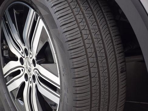 Used 2024 Mercedes-Benz EQB 300 4MATIC image 30