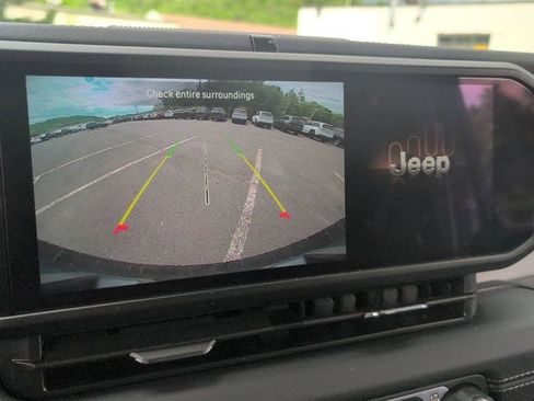 Used 2025 Jeep Wrangler Unlimited Sahara AWD/4WD image 14