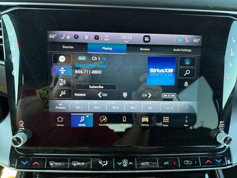 Used 2025 Jeep Wagoneer L Series II AWD/4WD image 25