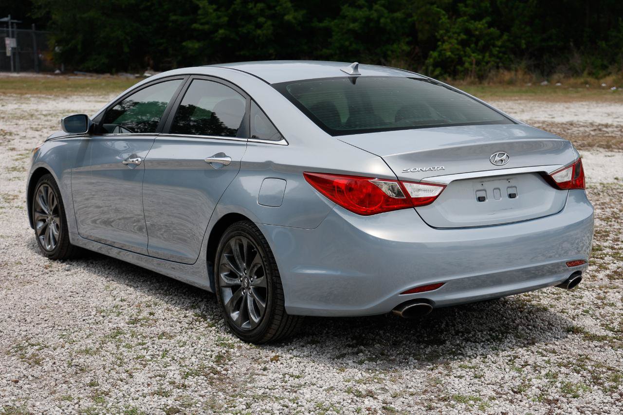 Used 2011 Hyundai Sonata SE w/ Navigation & Sunroof Pkg 4 FWD image 5