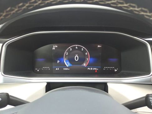 Used 2025 Volkswagen Taos SE image 13