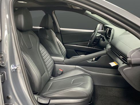 New 2026 Hyundai Elantra SEL Sport FWD image 25
