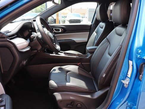 New 2025 Jeep Compass Limited image 9