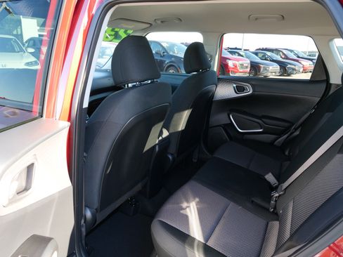 Used 2023 Kia Soul LX image 15