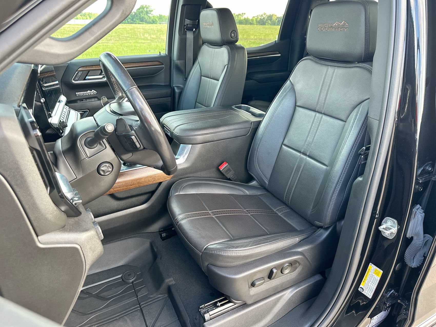Used 2023 Chevrolet Silverado 1500 High Country w/ Technology Package AWD/4WD image 11