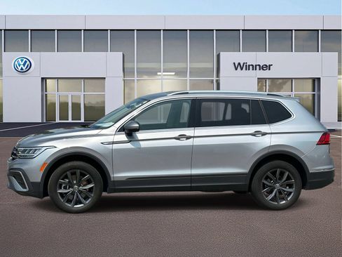 Used 2022 Volkswagen Tiguan SE AWD/4WD image 2