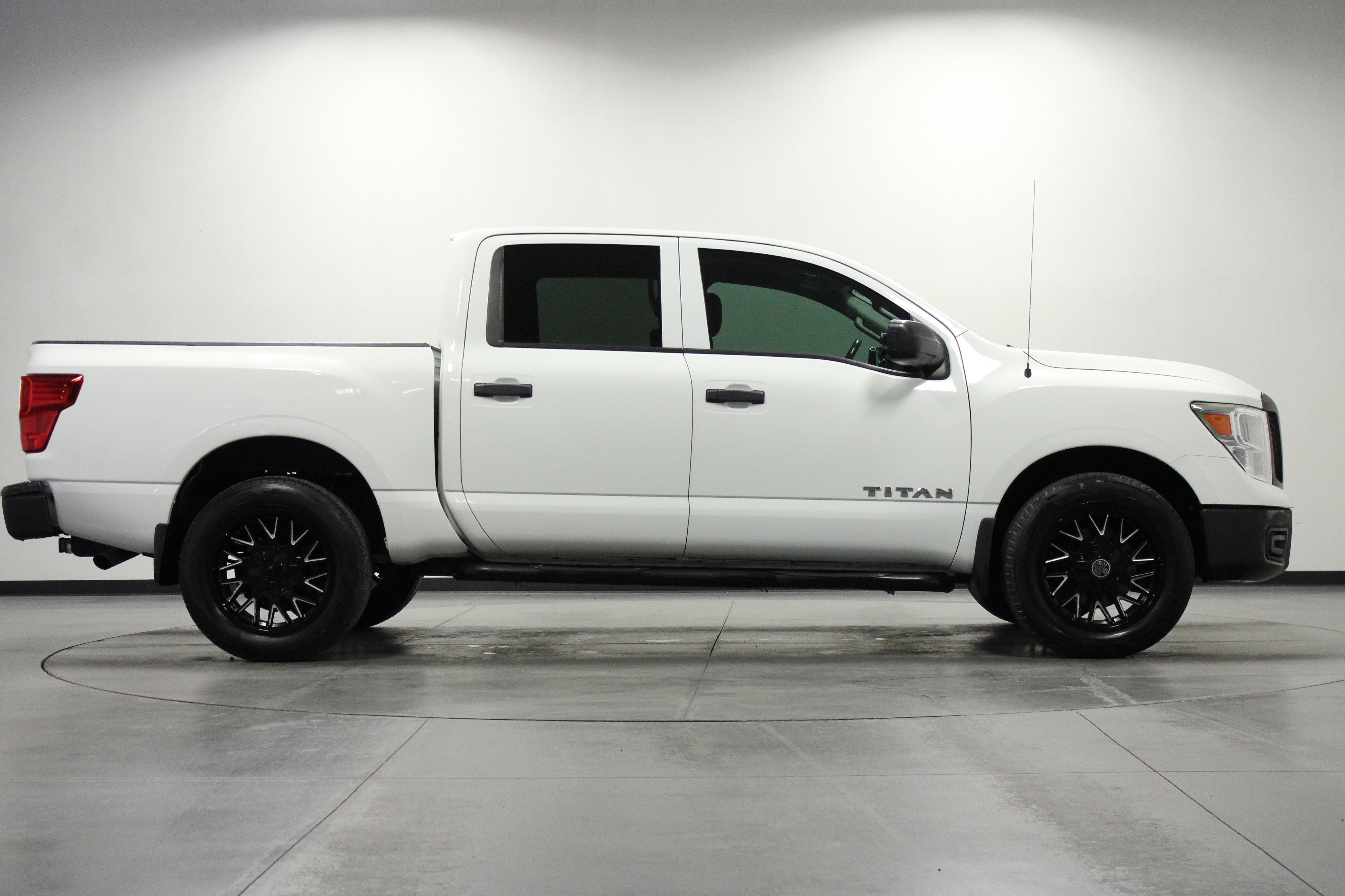 Used 2019 Nissan Titan S AWD/4WD image 3