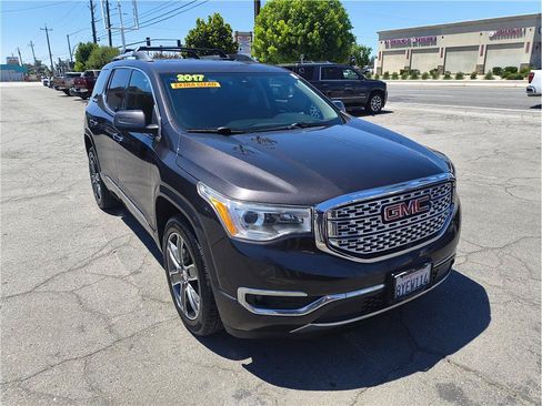 Used 2017 GMC Acadia Denali w/ Technology Package AWD/4WD image 3