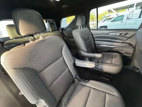 Used 2025 Chevrolet Traverse LT image 25
