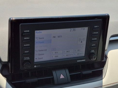 Used 2022 Toyota RAV4 XLE w/ Convenience Package FWD image 12