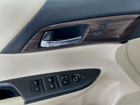 Used 2017 Honda Accord EX-L image 24