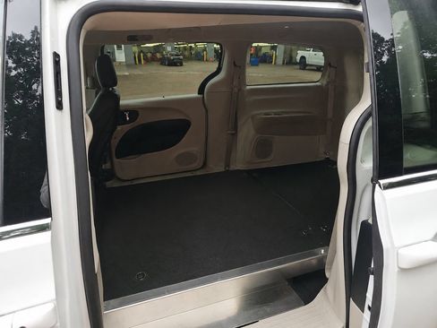 Used 2024 Chrysler Pacifica Limited FWD image 30