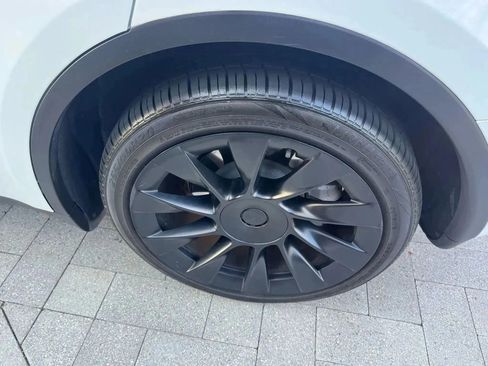 Used 2021 Tesla Model Y 2WD image 38