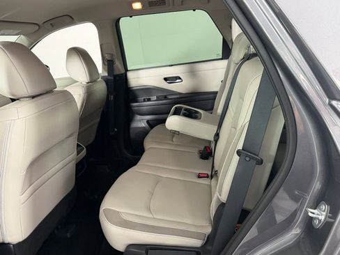Used 2023 Nissan Pathfinder SL FWD image 26
