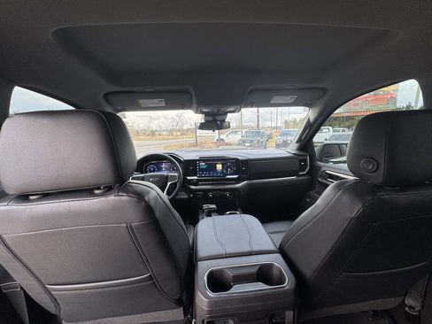 Used 2024 Chevrolet Silverado 1500 LT Trail Boss w/ Convenience Package II image 11