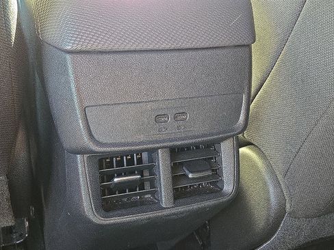 Used 2025 Chevrolet Equinox LT FWD image 15
