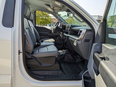 New 2025 Ford F550 4x4 Regular Cab Super Duty image 31