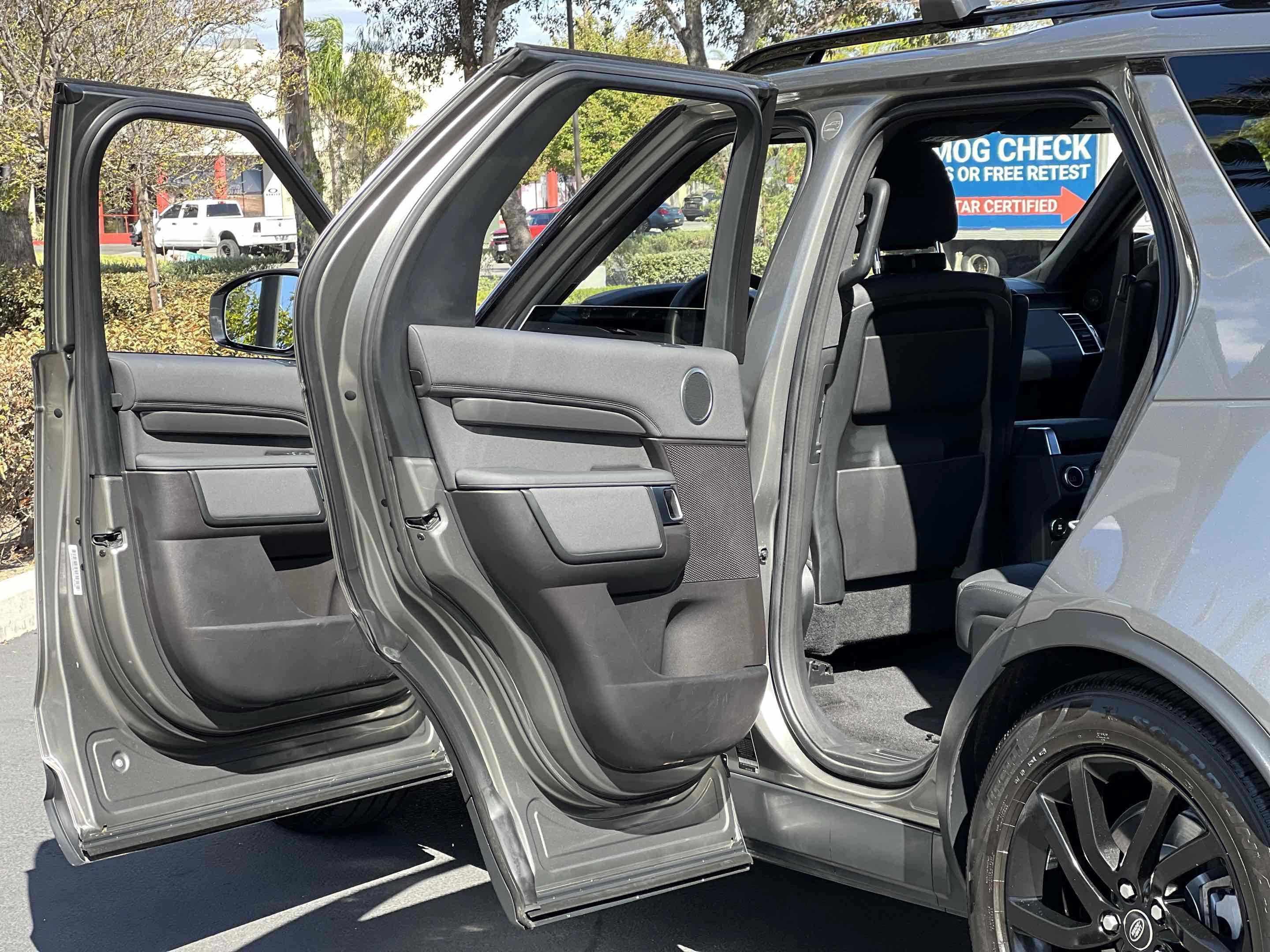 Used 2018 Land Rover Discovery HSE AWD/4WD image 68