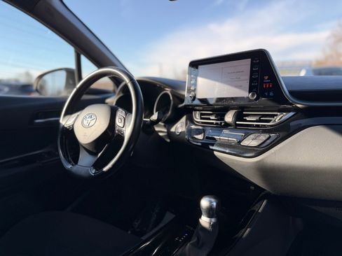 Used 2019 Toyota C-HR XLE image 35