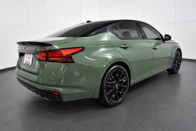 Certified 2026 Nissan Altima 2.5 SR w/ SR Midnight Edition Package FWD image 4