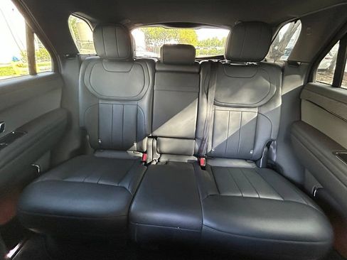 Used 2025 Land Rover Range Rover Sport SE AWD/4WD image 13