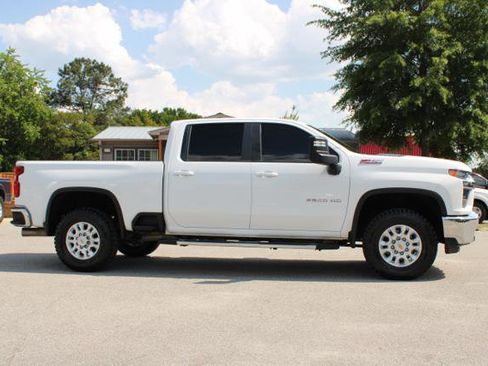 Used 2022 Chevrolet Silverado 2500 LT w/ Convenience Package AWD/4WD image 4