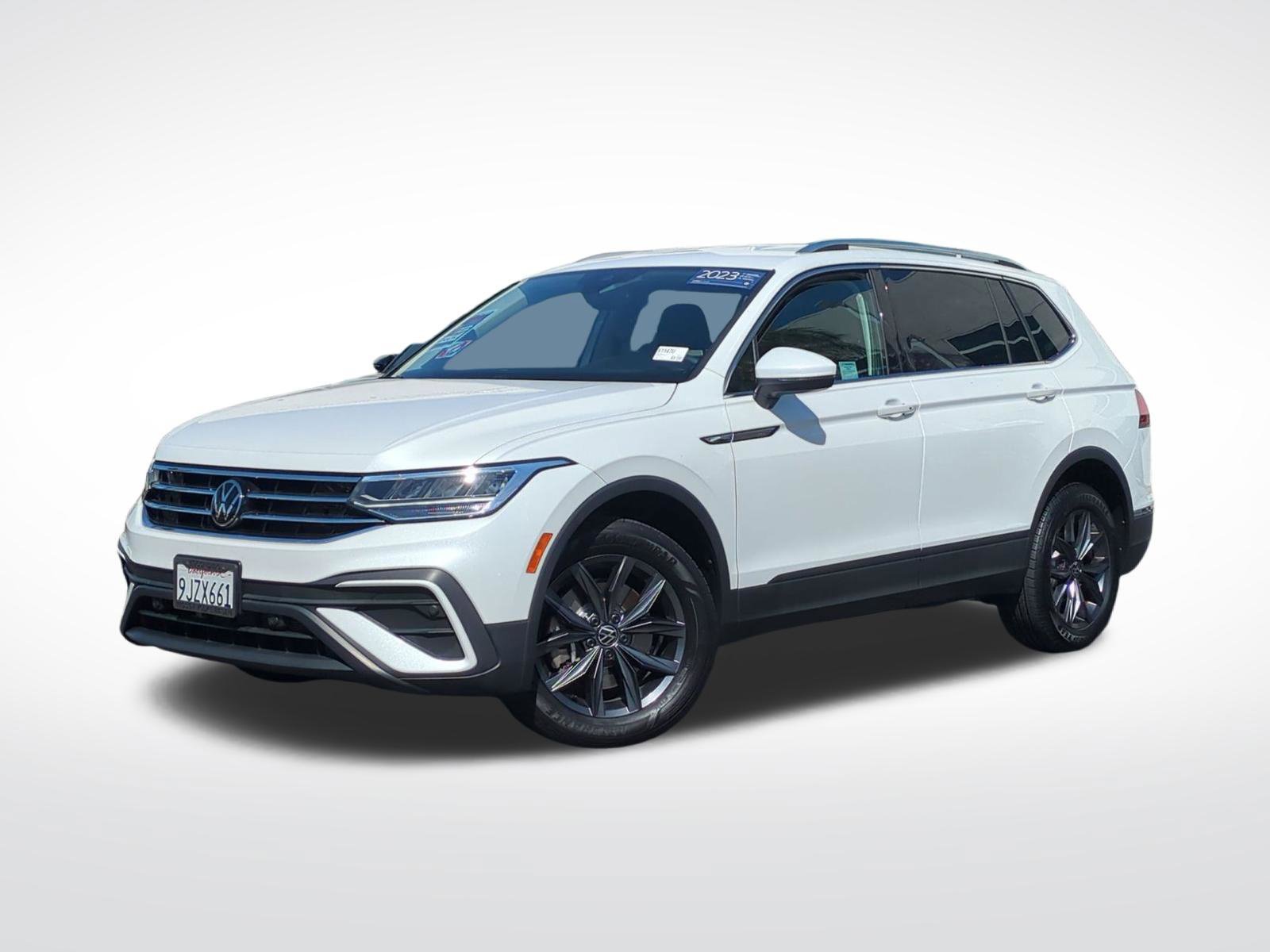 Used 2023 Volkswagen Tiguan SE FWD image 1