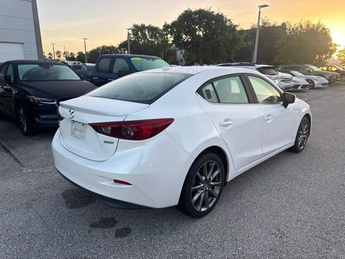 Used 2018 MAZDA MAZDA3 Touring FWD image 2