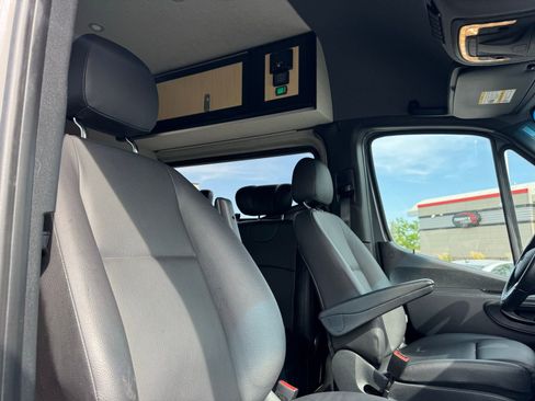 Used 2020 Mercedes-Benz Sprinter 2500 image 22