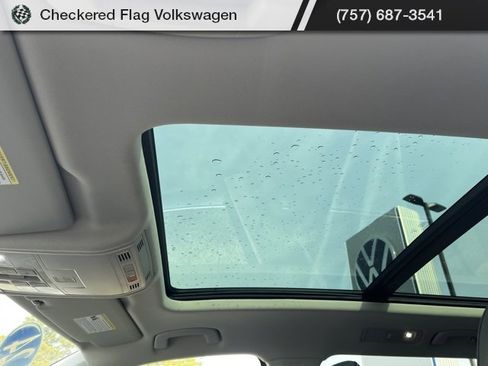 Used 2024 Volkswagen Tiguan SE image 30