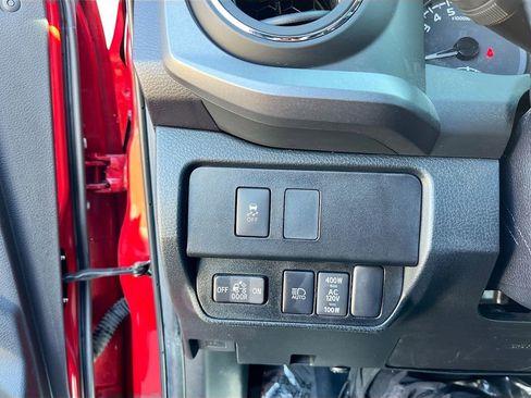 Used 2022 Toyota Tacoma TRD Sport w/ Technology Package RWD image 10