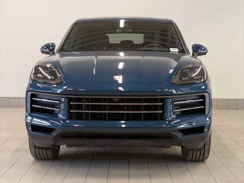 Used 2025 Porsche Cayenne AWD/4WD image 10