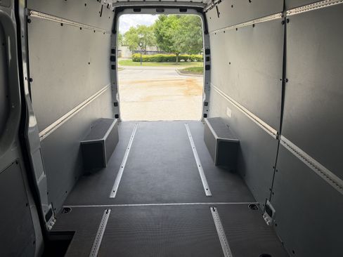 Used 2021 Mercedes-Benz Sprinter 2500 image 23