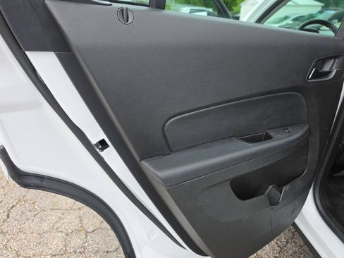 Used 2015 Chevrolet Equinox LS AWD/4WD image 10