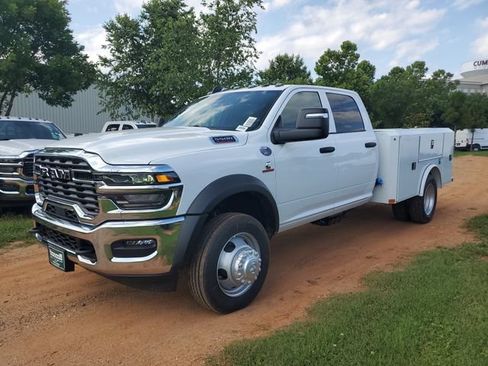 New 2026 RAM 5500 Tradesman AWD/4WD image 3