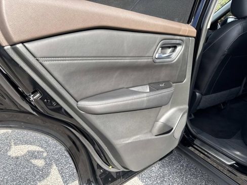 Used 2023 Nissan Rogue SL w/ SL Premium Package image 13