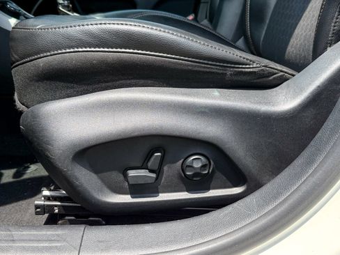Used 2018 Jeep Compass Latitude w/ Popular Equipment Group AWD/4WD image 16