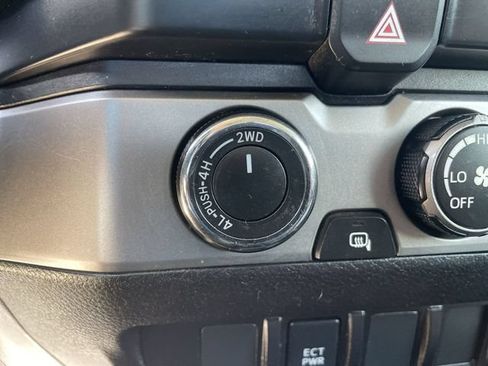 Used 2022 Toyota Tacoma SR AWD/4WD image 32