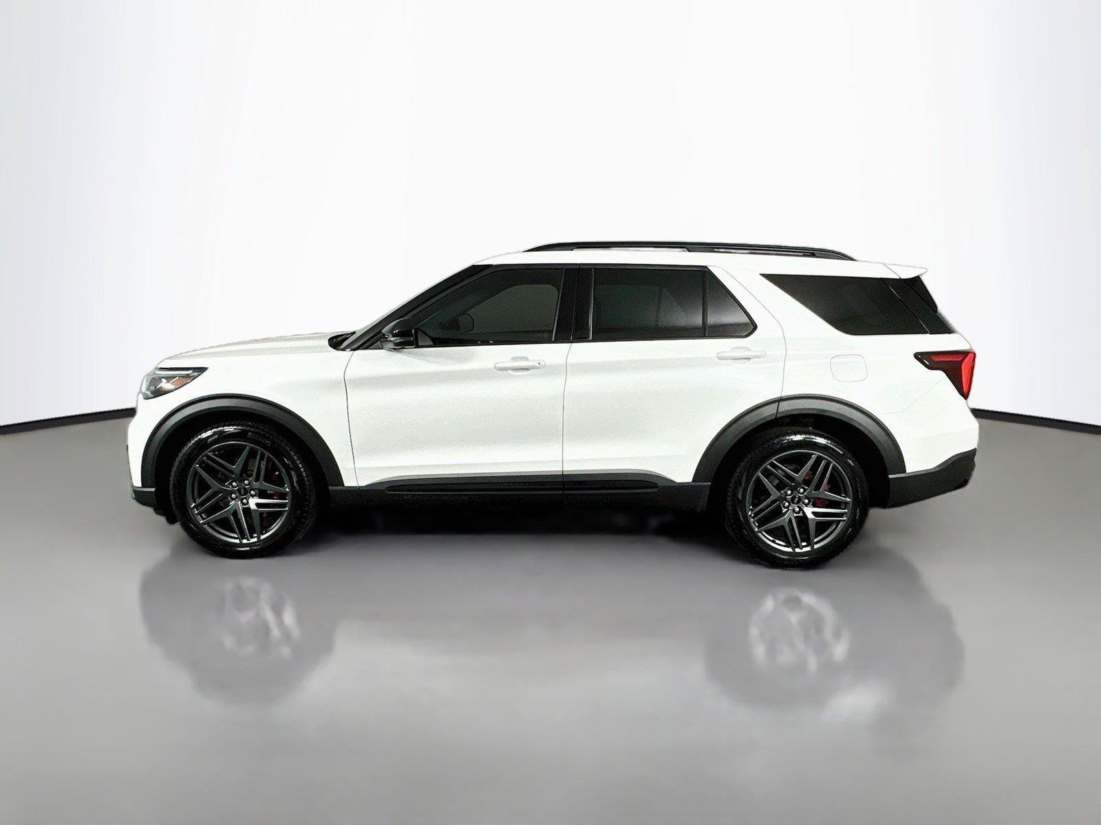 Used 2025 Ford Explorer ST w/ Sun And Sound Package AWD/4WD image 8