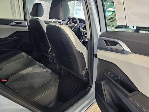 New 2025 Volkswagen Taos SE image 13